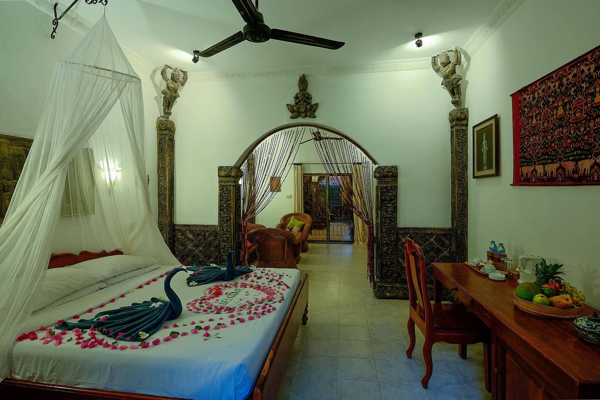 Bopha Siem Reap Boutique Hotel Exterior photo